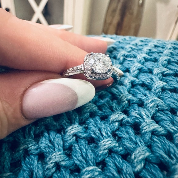 Moissanite ring - Picture 4 of 9